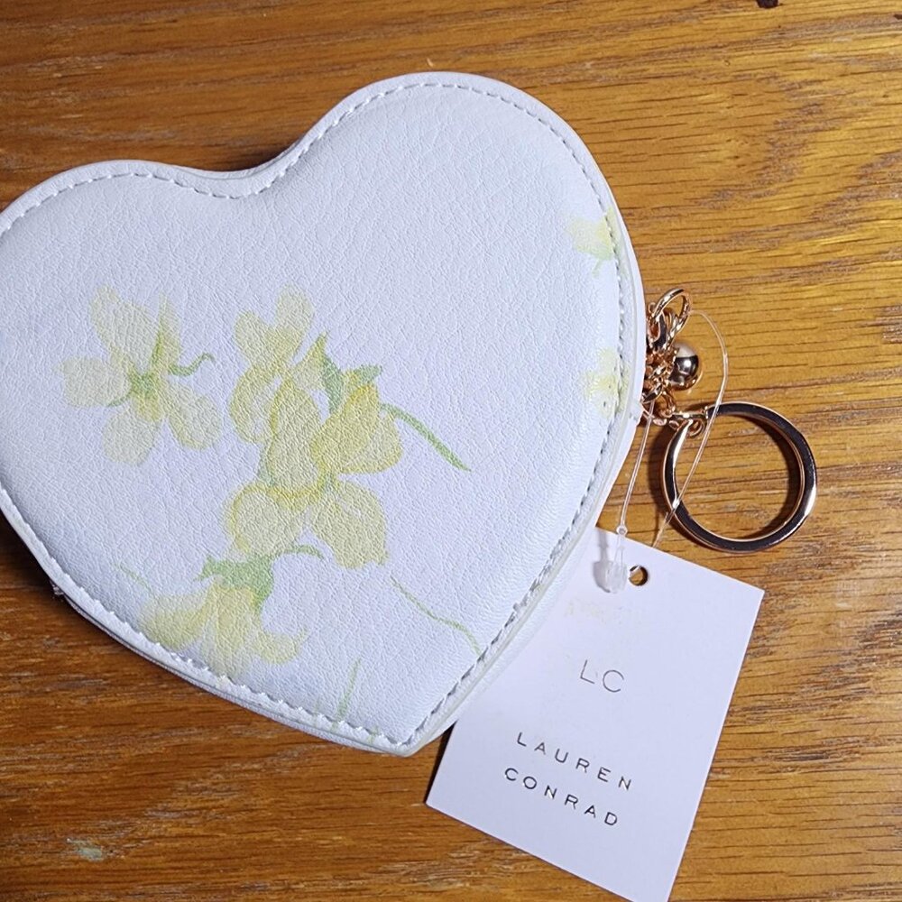 ***NWT *** LC Lauren Conrad Heart Coin Pouch
